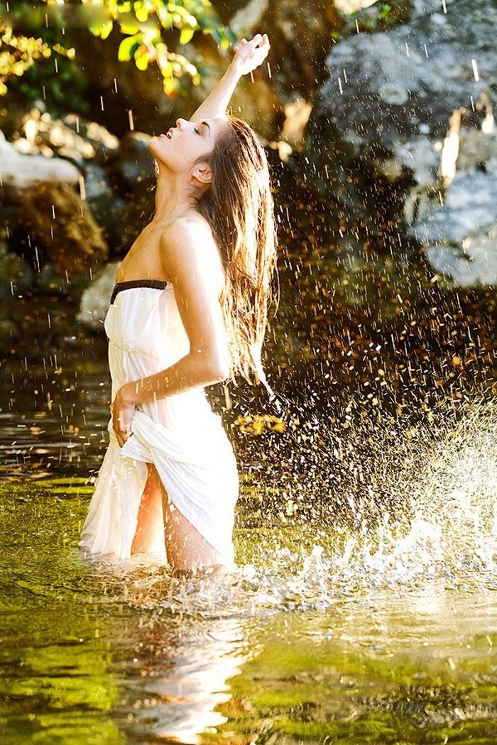 Marie Avgeropoulos in Dasmariñas