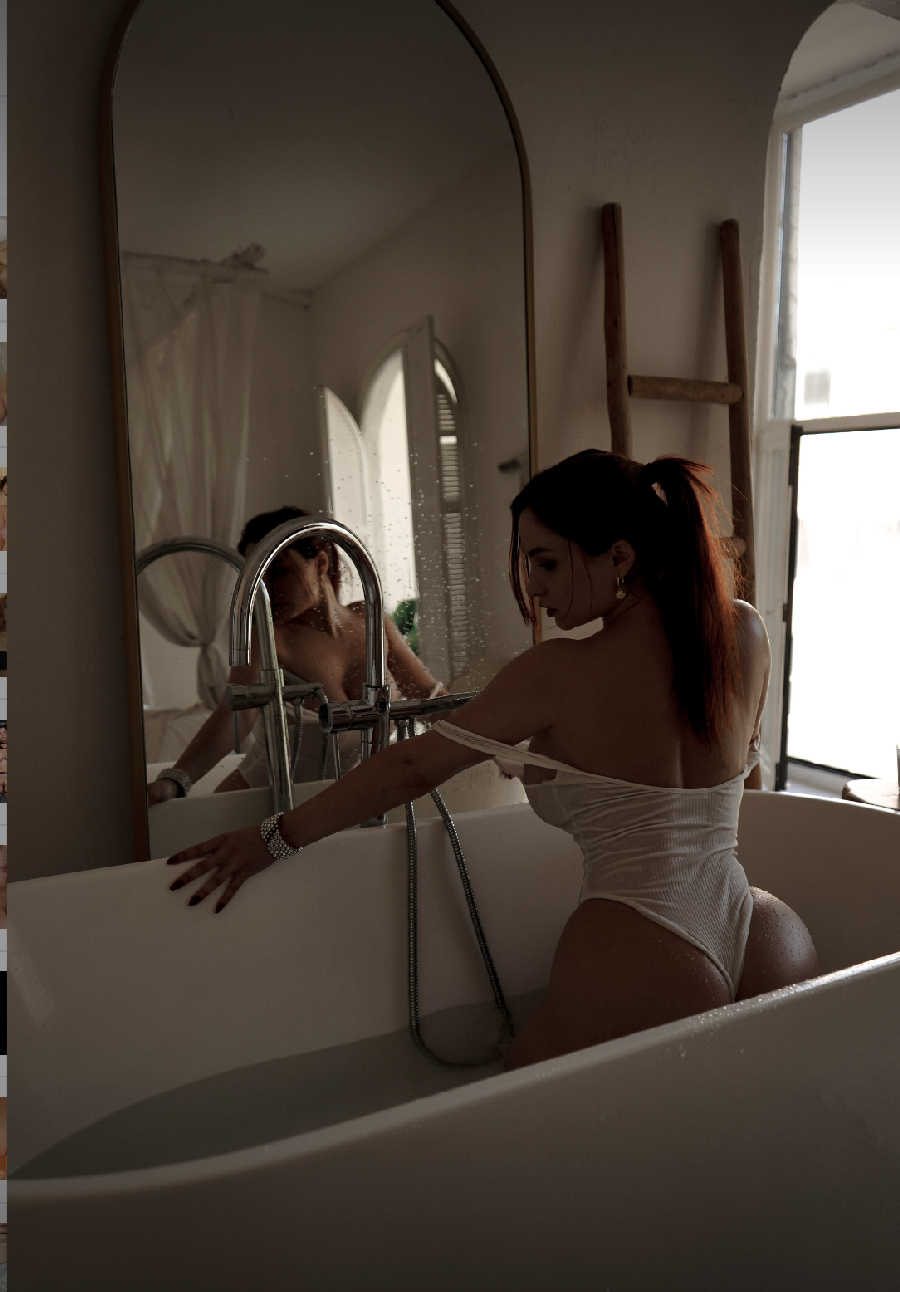 A playful frame from Miranda Faith nude — online in Dasmariñas