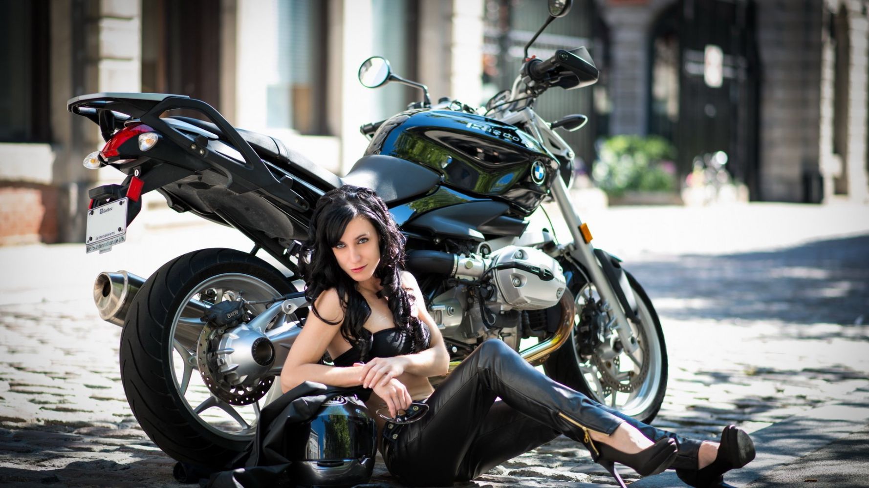 European women on bikes in Dasmariñas