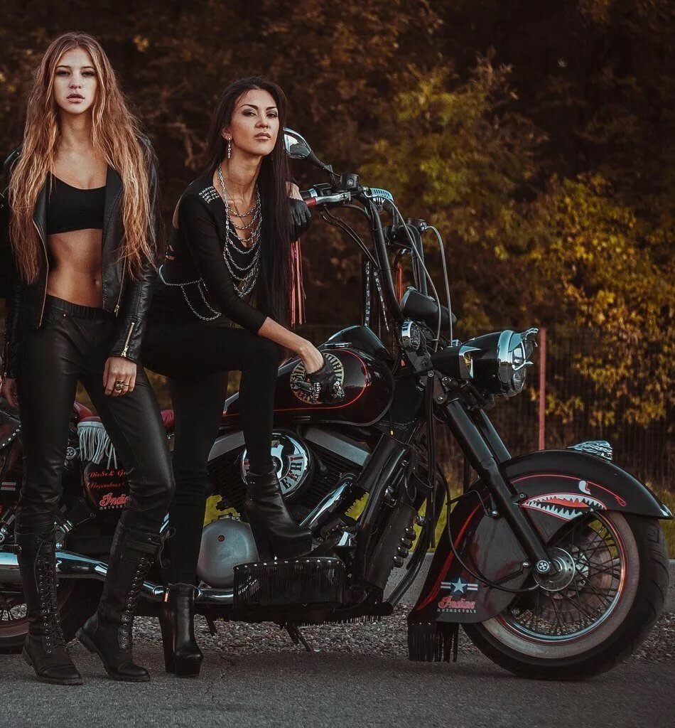 Beautiful girls and bikes in Dasmariñas
