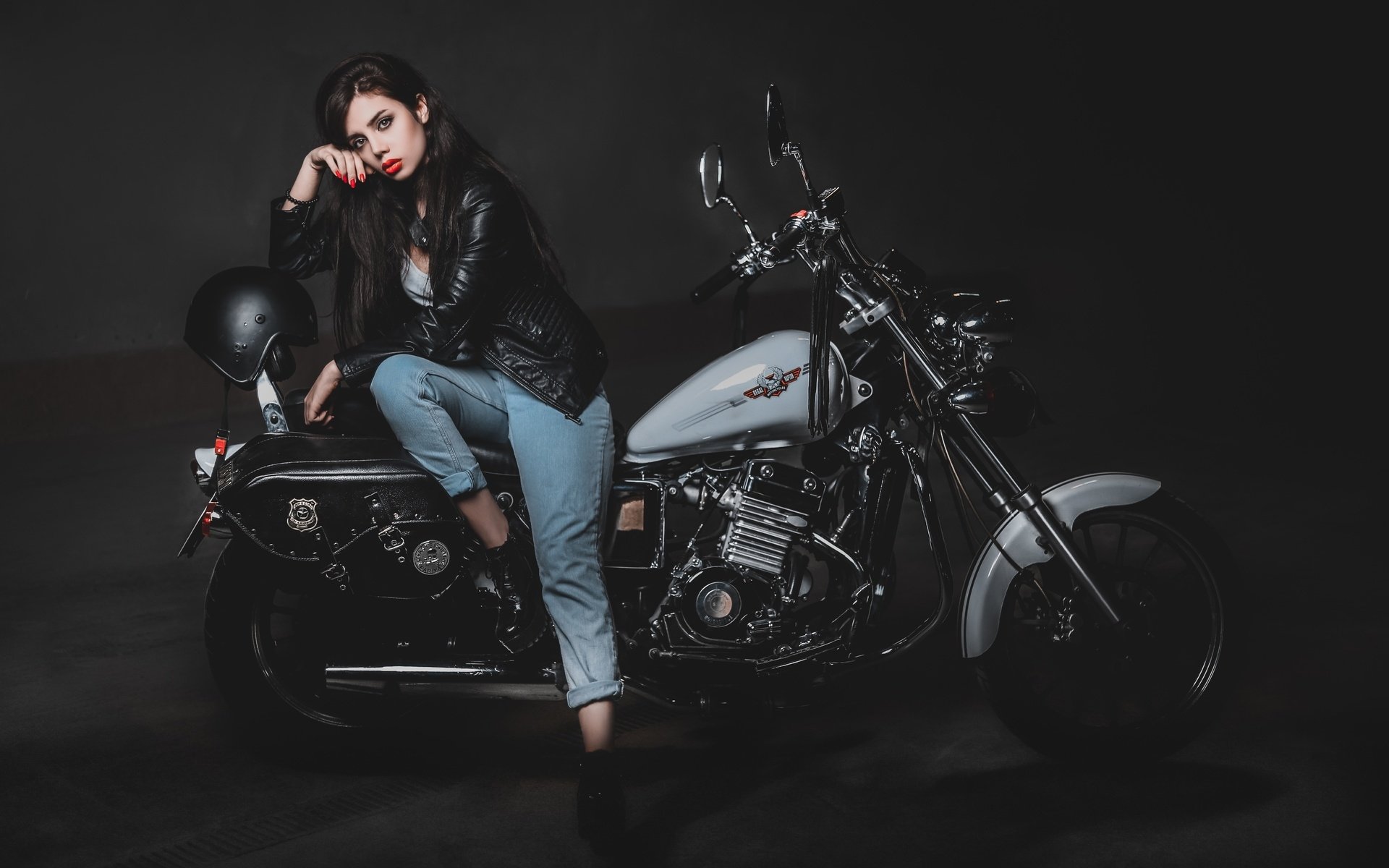 Biker girls: style and drive in Dasmariñas