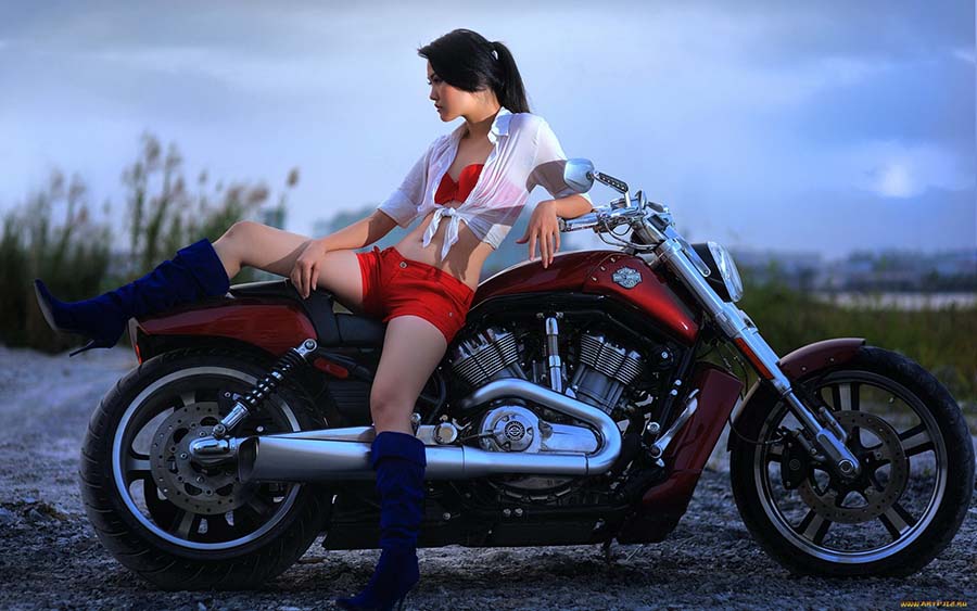 Beautiful girls and motorcycles in Dasmariñas