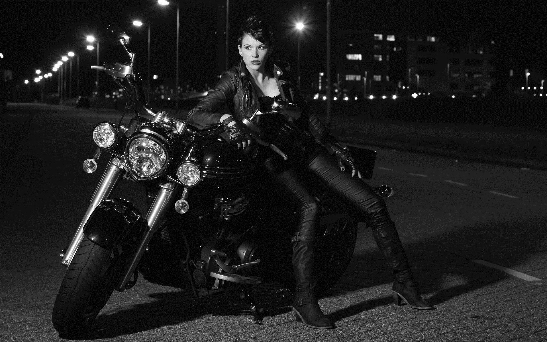 Photo Beautiful girls and motorcycles in Dasmariñas