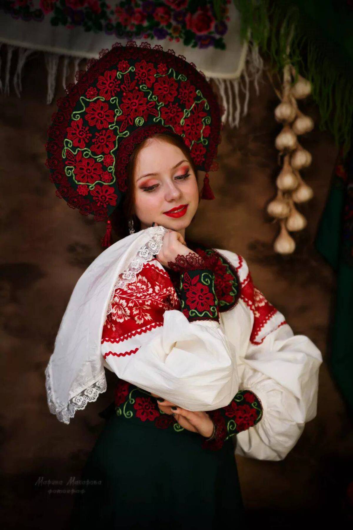 Women in Slavic costumes underwear in Dasmariñas