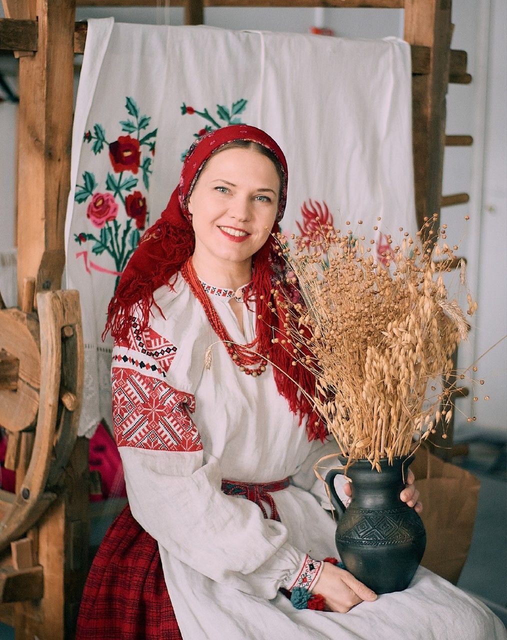 Women in Slavic costumes in Dasmariñas
