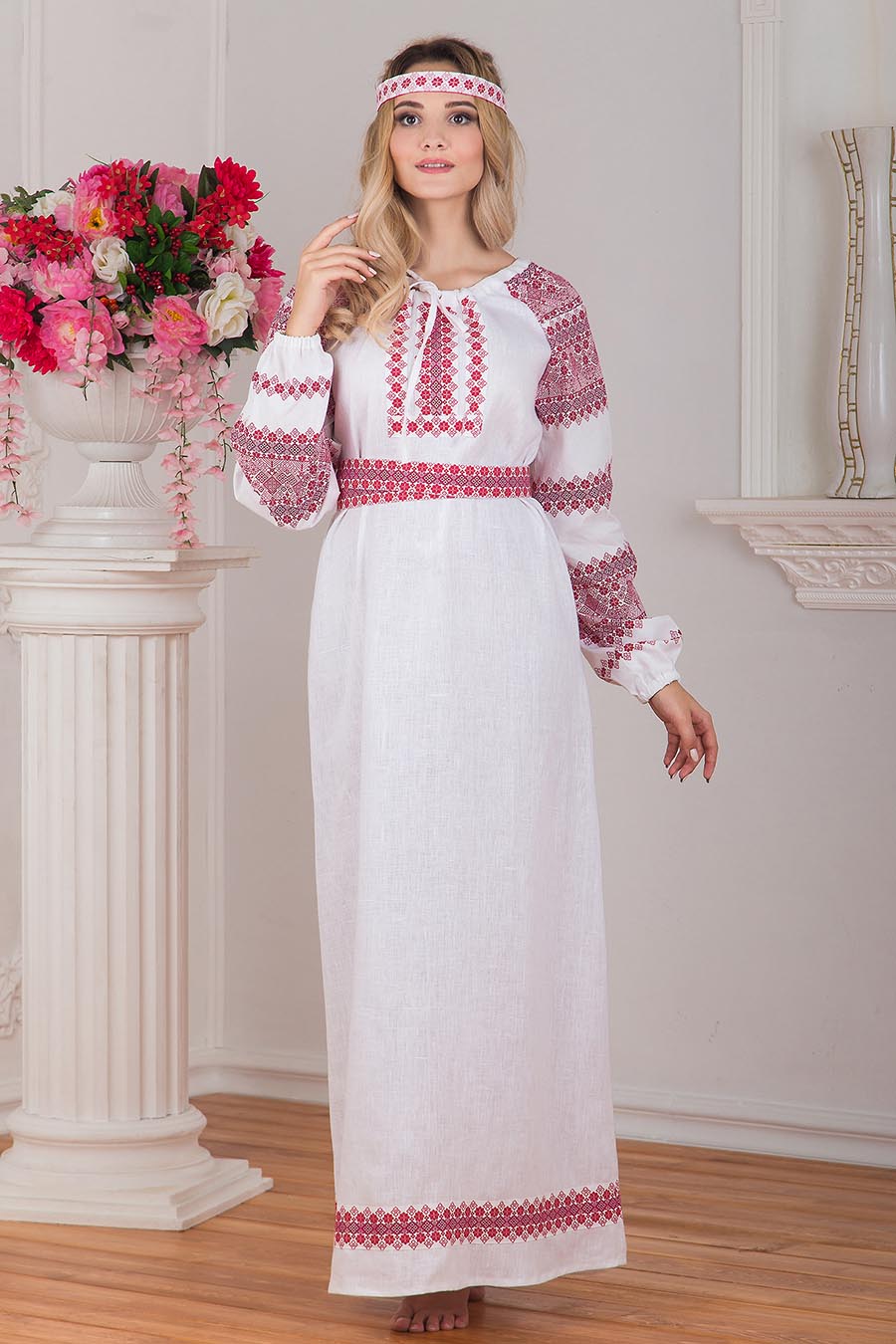 Women in Slavic costumes in Dasmariñas