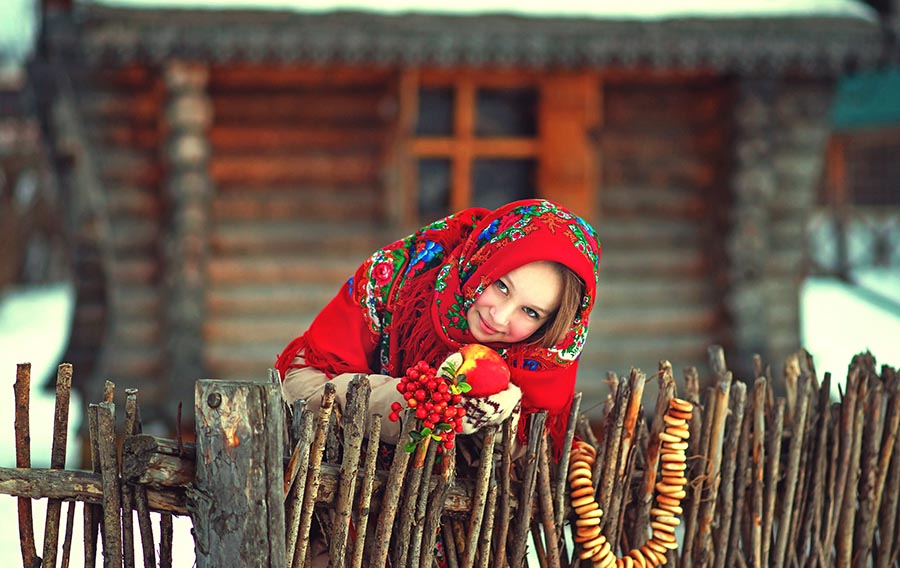 Sexy girl Women in Slavic costumes in Dasmariñas