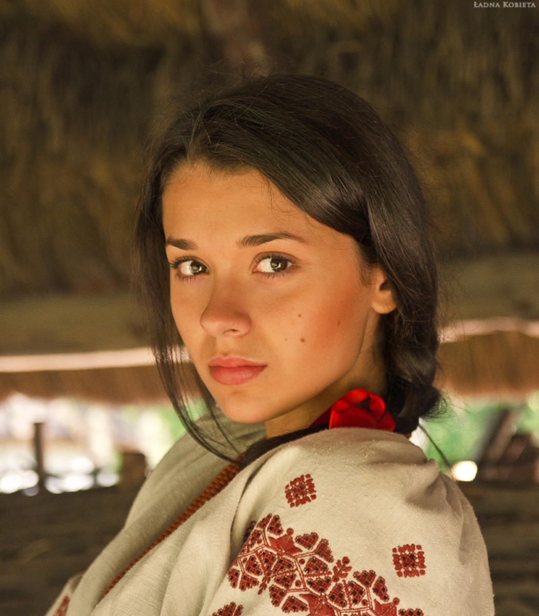 Girls in Slavic costumes in Dasmariñas