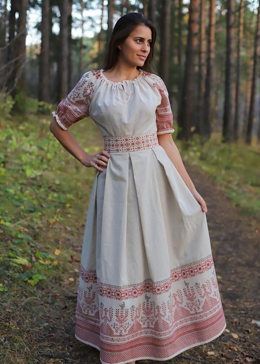 Girls in Slavic costumes in Dasmariñas