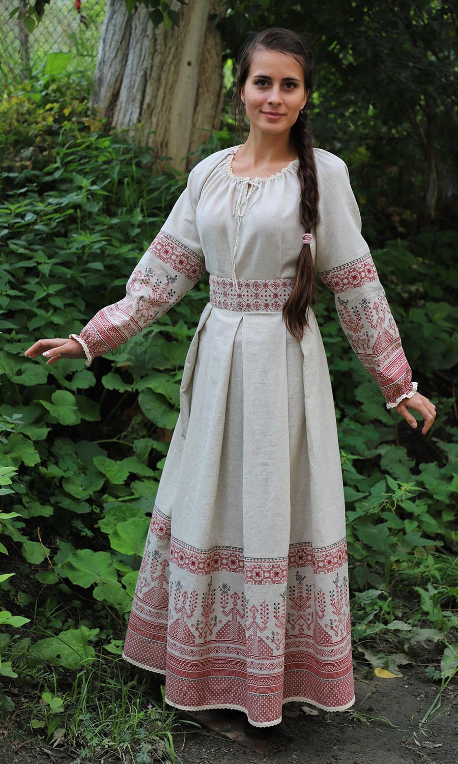 Girls in Slavic costumes in Dasmariñas