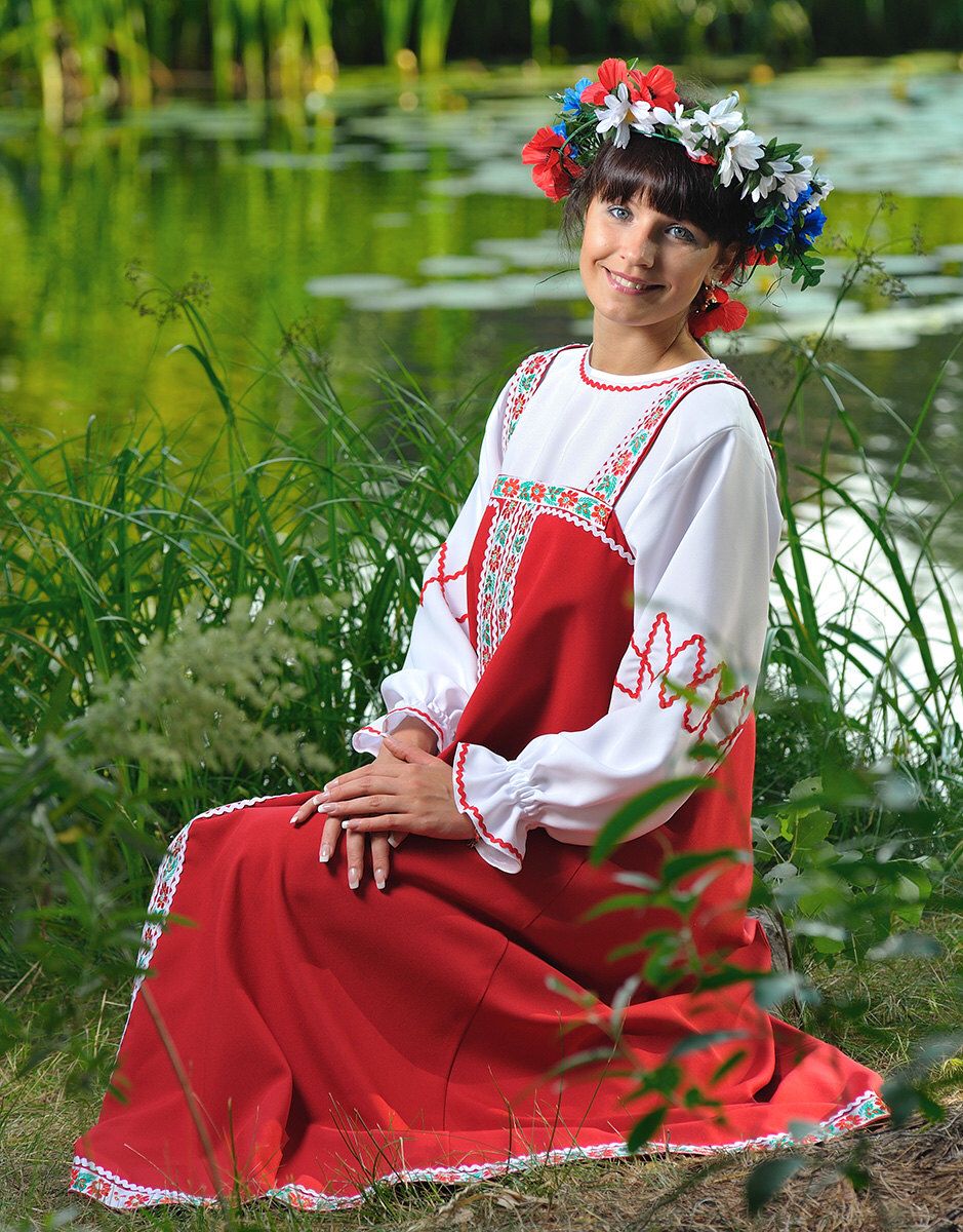 Beautiful girl Girls in Slavic costumes in Dasmariñas